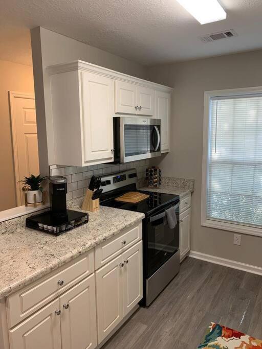 Comfy, Stylish Townhome Near I-20! أوغستا المظهر الخارجي الصورة