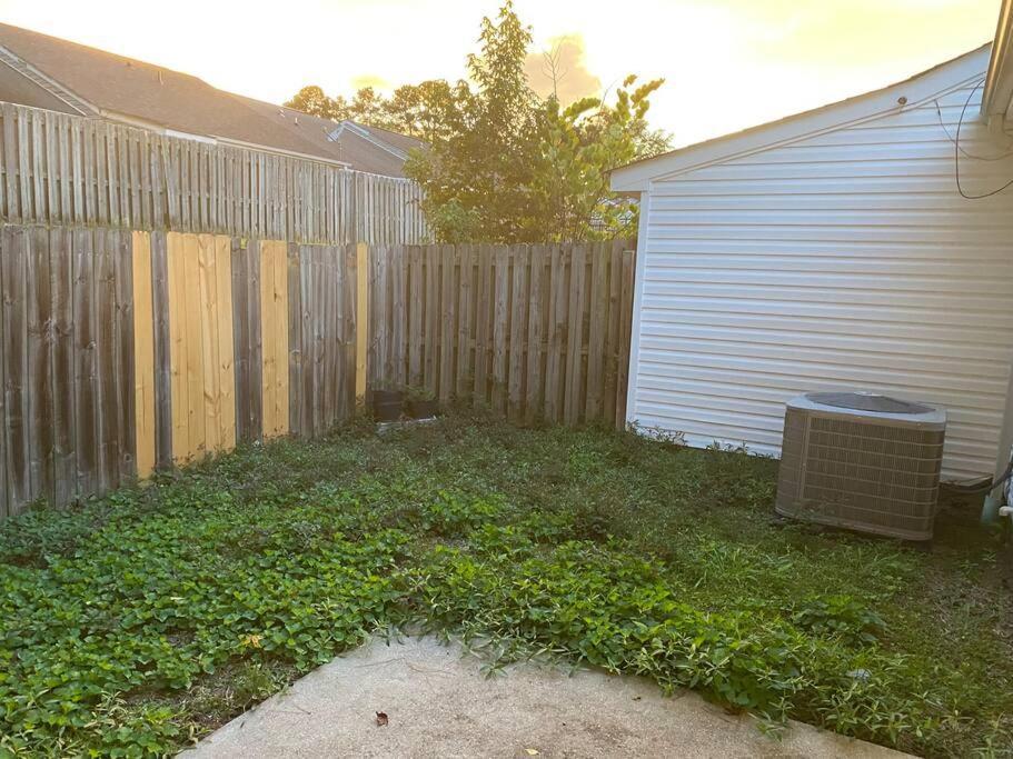 Comfy, Stylish Townhome Near I-20! أوغستا المظهر الخارجي الصورة